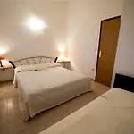 In With Sea View, Balcony, Air Conditioning, Wi-fi Duće