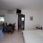 Appartement In With Sea View, Balcony, Air Conditioning, Wi-fi Duće