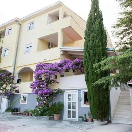 Appartement In With Sea View, Balcony, Air Conditioning, Wi-fi