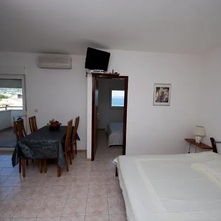 Apartamento In With Sea View, Balcony, Air Conditioning, Wi-fi Duće